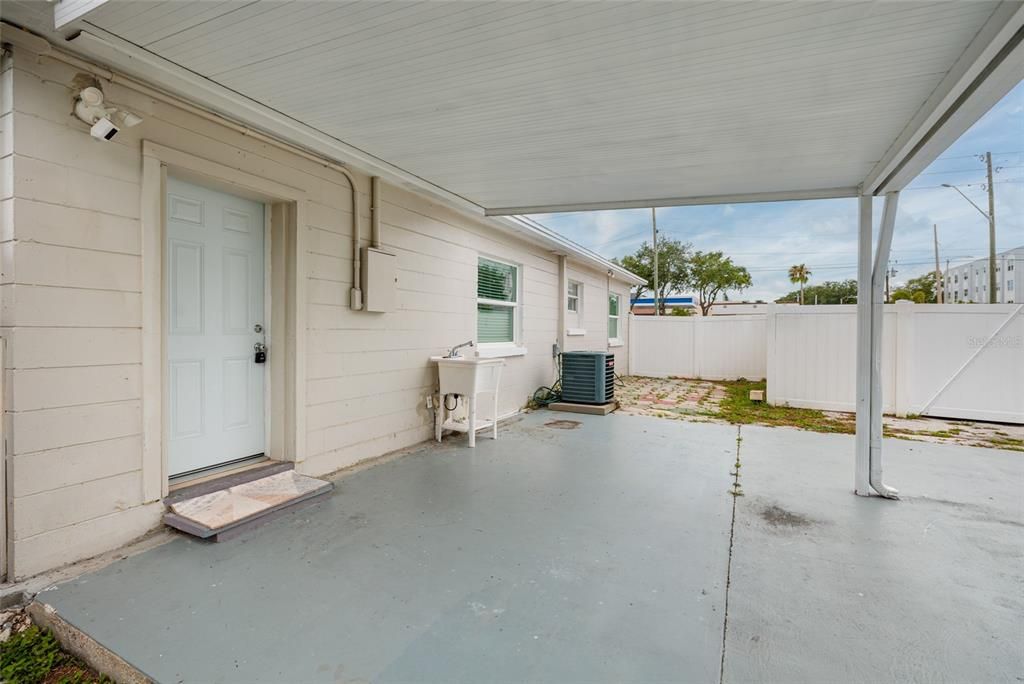 For Rent: $2,700 (3 beds, 1 baths, 1075 Square Feet)