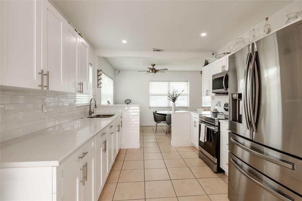 For Rent: $2,700 (3 beds, 1 baths, 1075 Square Feet)