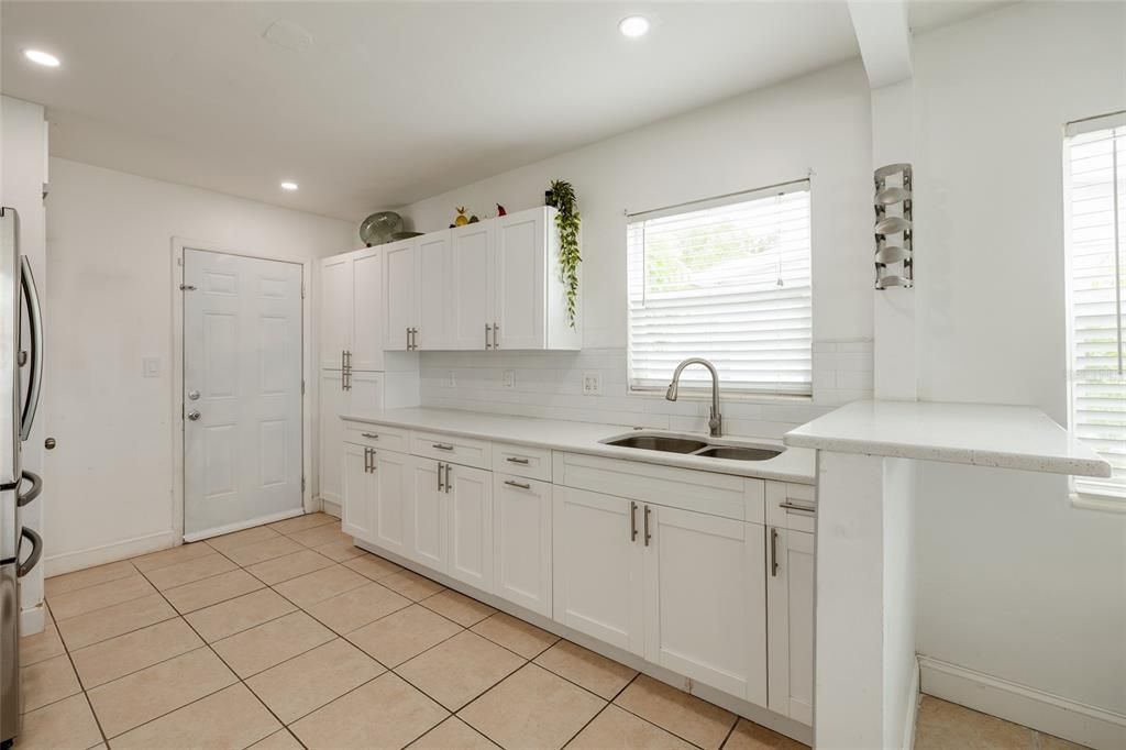 For Rent: $2,700 (3 beds, 1 baths, 1075 Square Feet)