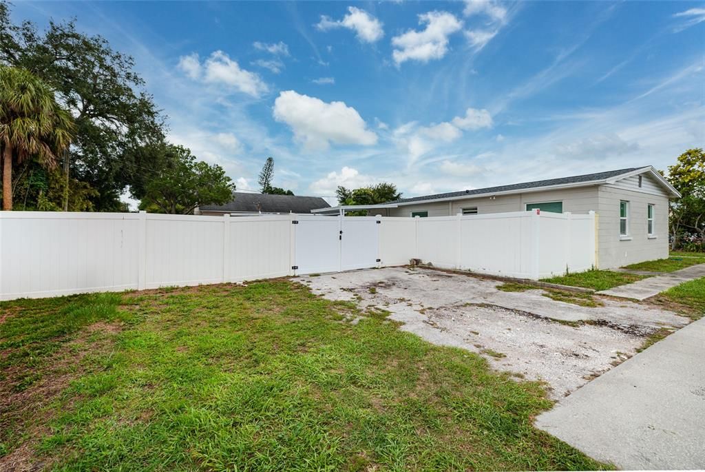 For Rent: $2,700 (3 beds, 1 baths, 1075 Square Feet)