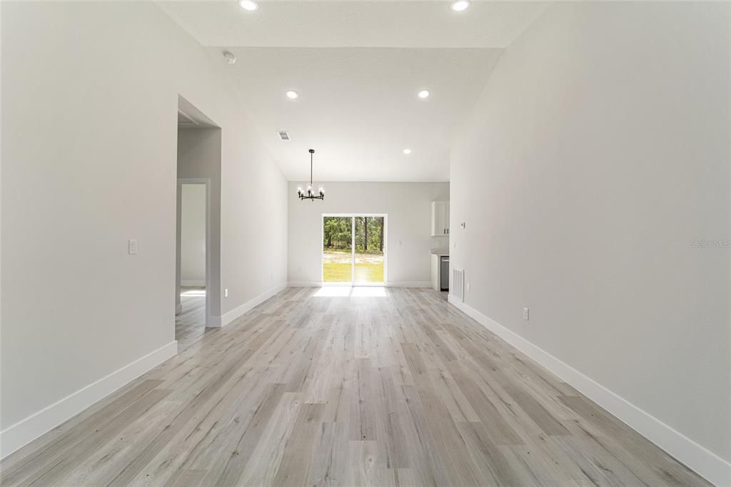 Activo con contrato: $209,900 (3 camas, 2 baños, 1140 Pies cuadrados)