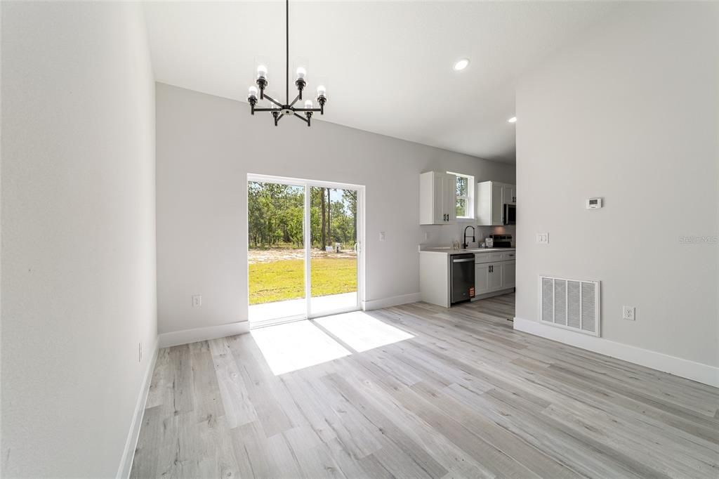 Activo con contrato: $209,900 (3 camas, 2 baños, 1140 Pies cuadrados)