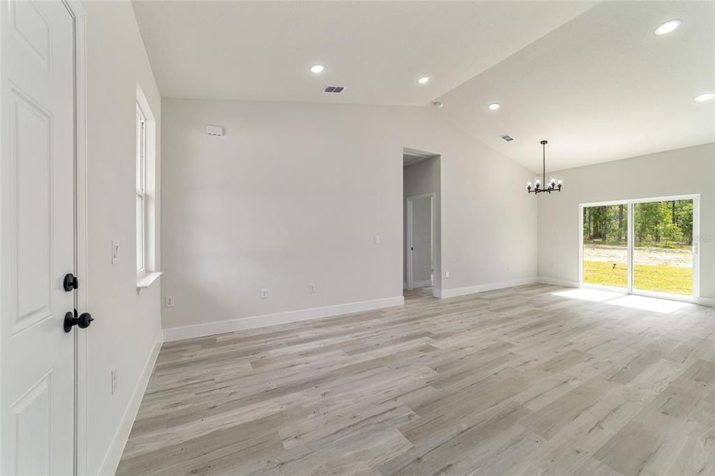 Activo con contrato: $209,900 (3 camas, 2 baños, 1140 Pies cuadrados)