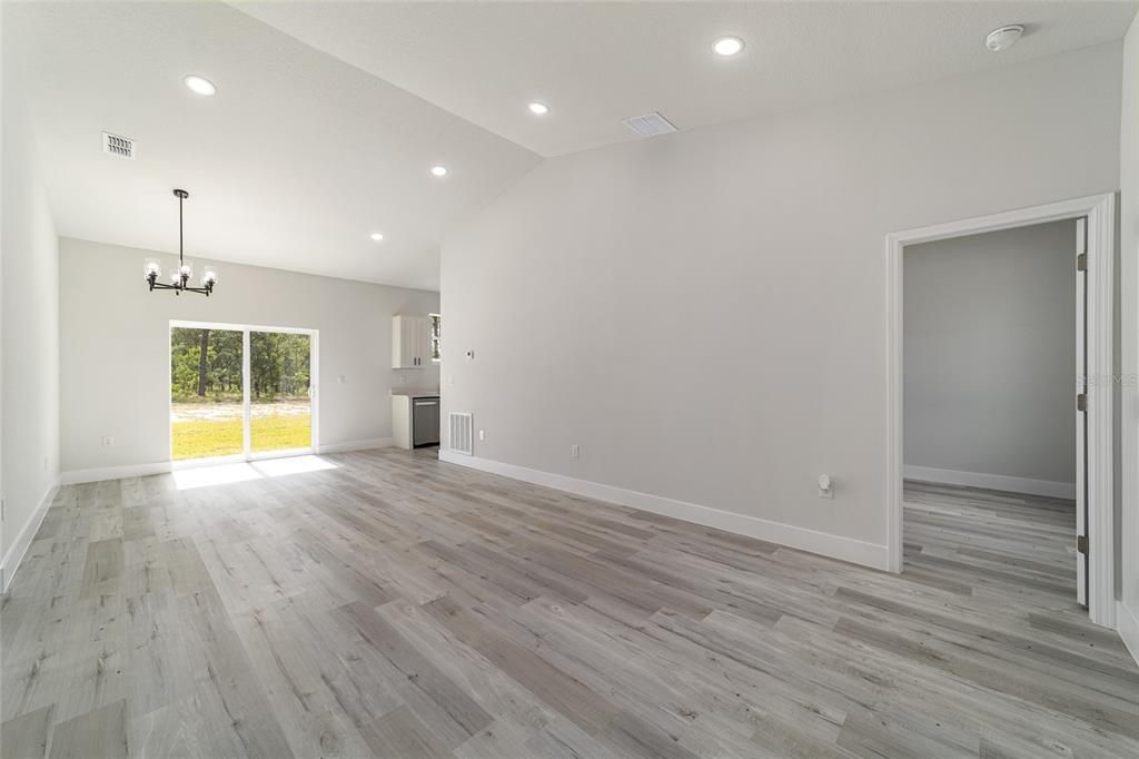 Activo con contrato: $209,900 (3 camas, 2 baños, 1140 Pies cuadrados)