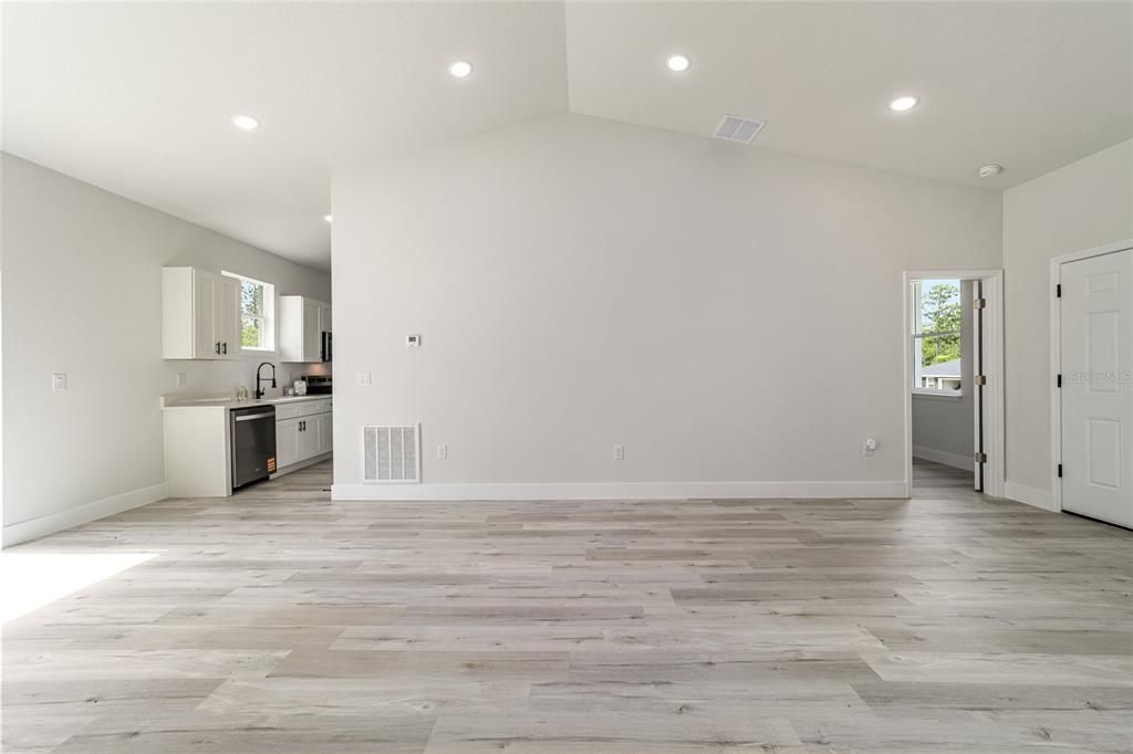 Activo con contrato: $209,900 (3 camas, 2 baños, 1140 Pies cuadrados)