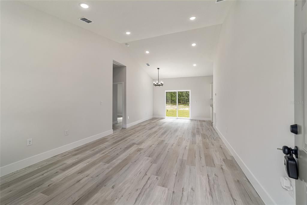 Activo con contrato: $209,900 (3 camas, 2 baños, 1140 Pies cuadrados)