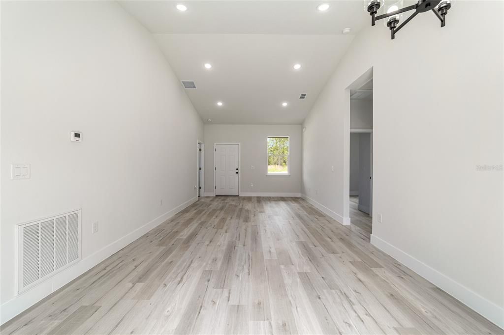 Activo con contrato: $209,900 (3 camas, 2 baños, 1140 Pies cuadrados)