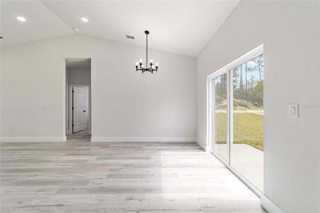 Activo con contrato: $209,900 (3 camas, 2 baños, 1140 Pies cuadrados)