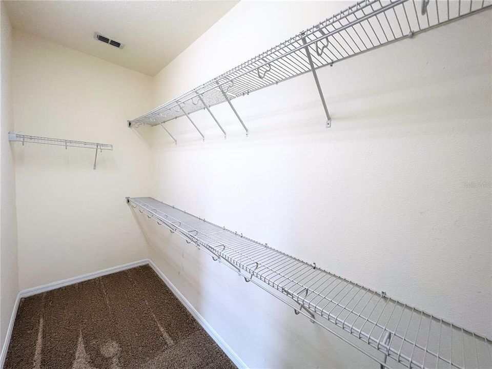 En Renta: $2,400 (3 camas, 2 baños, 1945 Pies cuadrados)