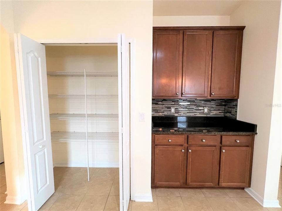 En Renta: $2,400 (3 camas, 2 baños, 1945 Pies cuadrados)