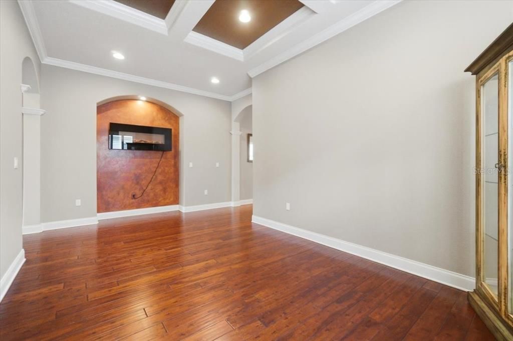 Activo con contrato: $499,000 (3 camas, 2 baños, 2259 Pies cuadrados)