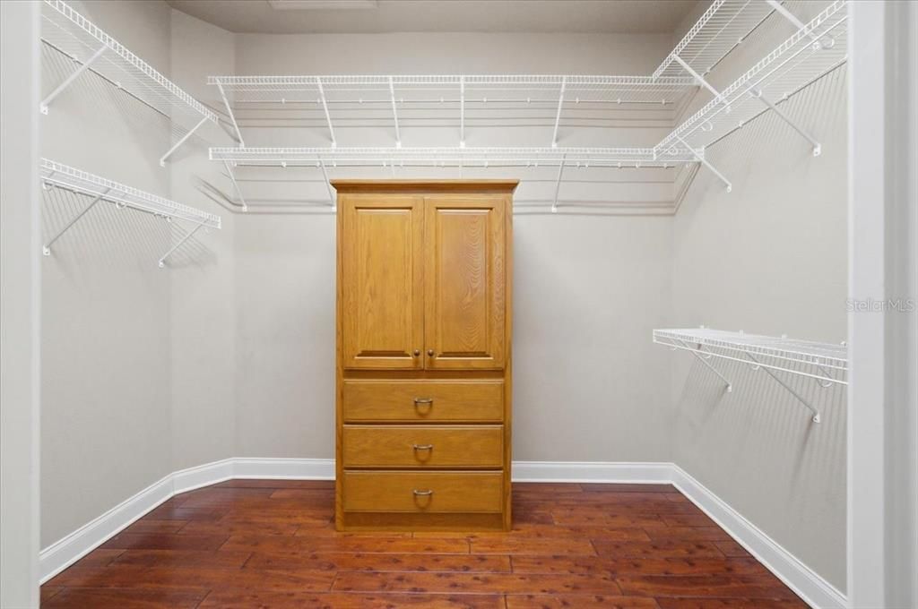Activo con contrato: $499,000 (3 camas, 2 baños, 2259 Pies cuadrados)