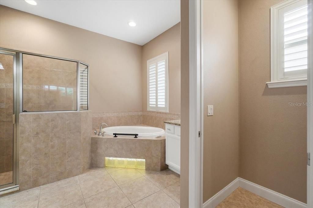 Activo con contrato: $499,000 (3 camas, 2 baños, 2259 Pies cuadrados)