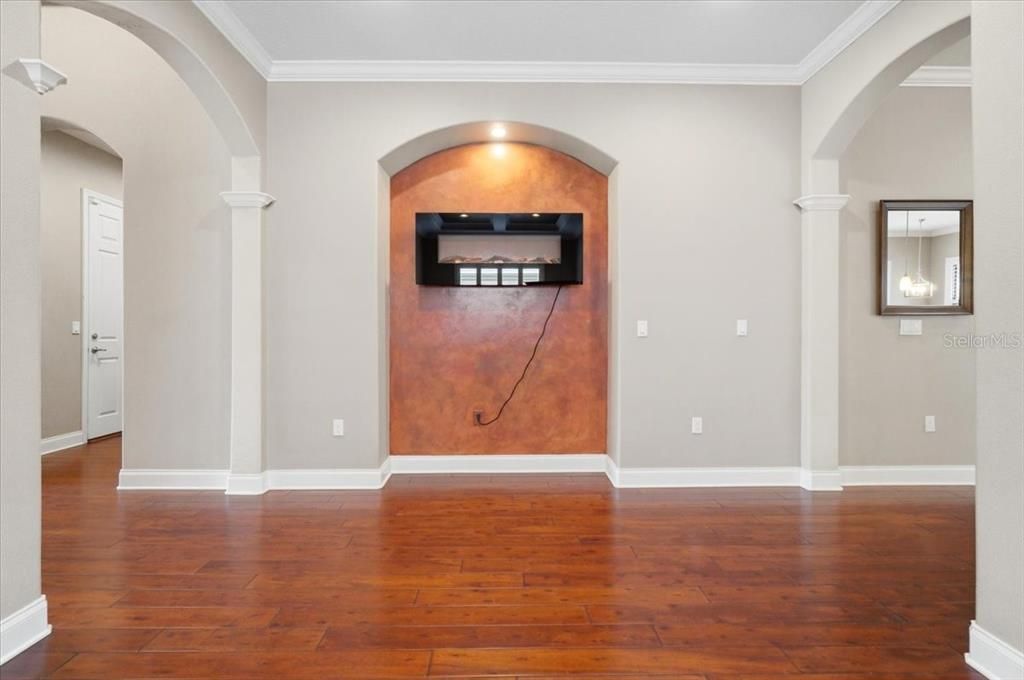 Activo con contrato: $499,000 (3 camas, 2 baños, 2259 Pies cuadrados)