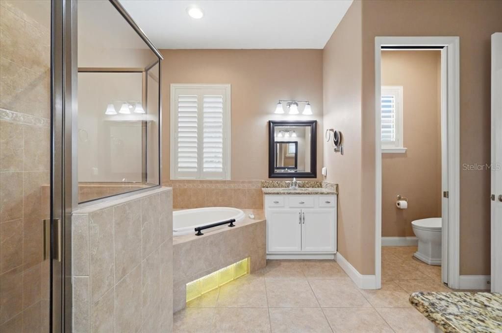 Activo con contrato: $499,000 (3 camas, 2 baños, 2259 Pies cuadrados)