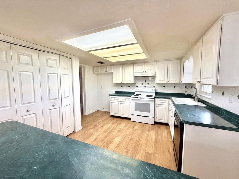 For Sale: $299,900 (3 beds, 2 baths, 1785 Square Feet)
