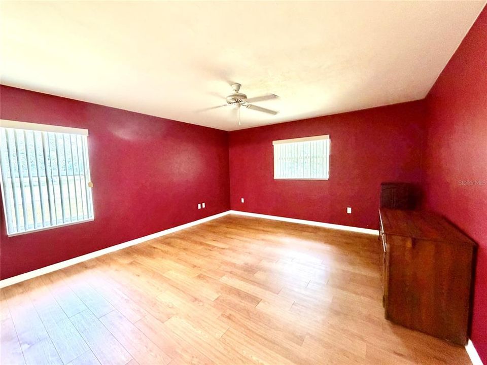 For Sale: $299,900 (3 beds, 2 baths, 1785 Square Feet)