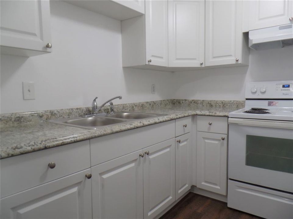 For Rent: $1,275 (1 beds, 1 baths, 725 Square Feet)