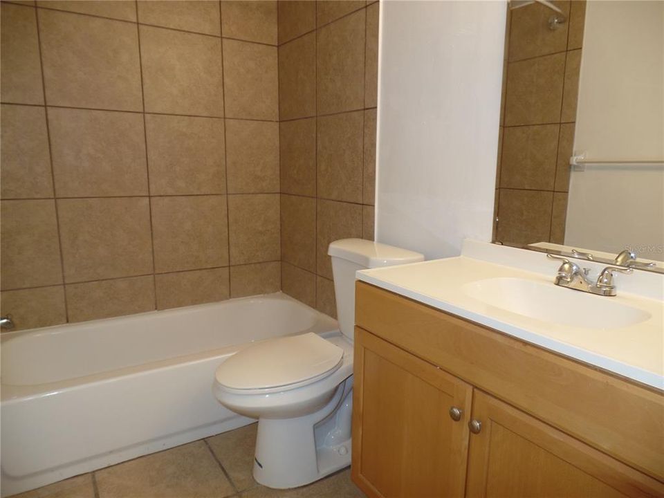 For Rent: $1,275 (1 beds, 1 baths, 725 Square Feet)