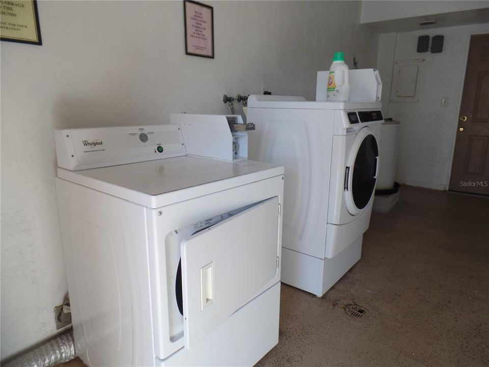 For Rent: $1,275 (1 beds, 1 baths, 725 Square Feet)