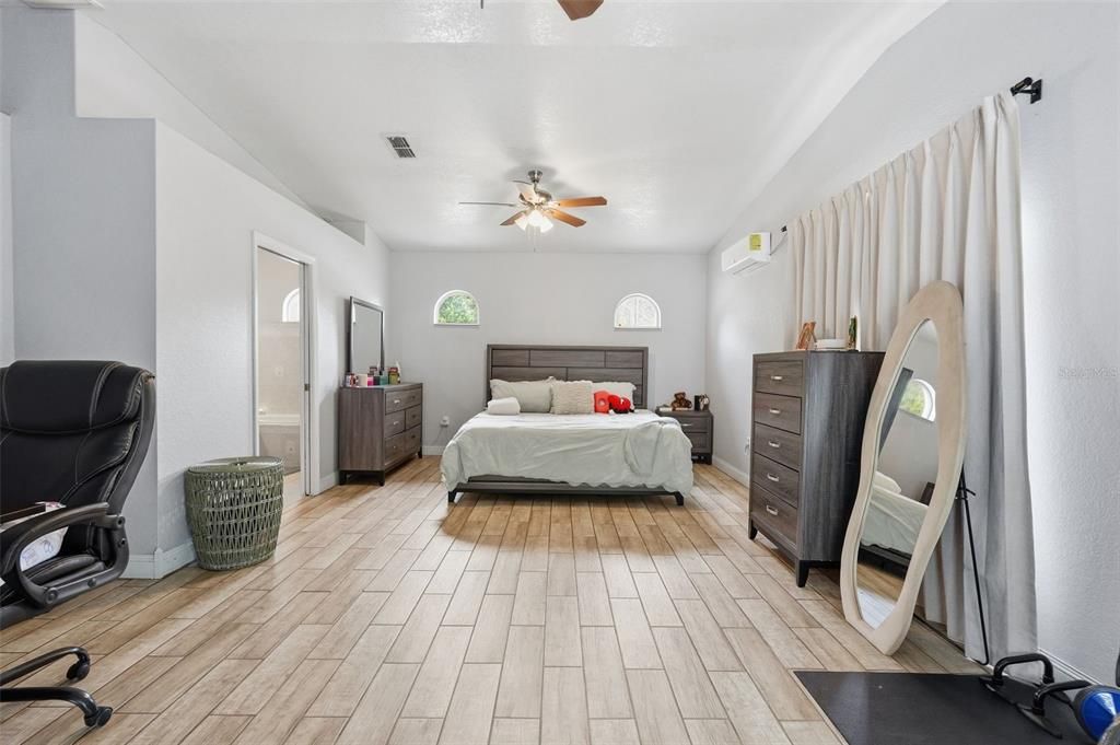 For Sale: $299,000 (3 beds, 2 baths, 1547 Square Feet)