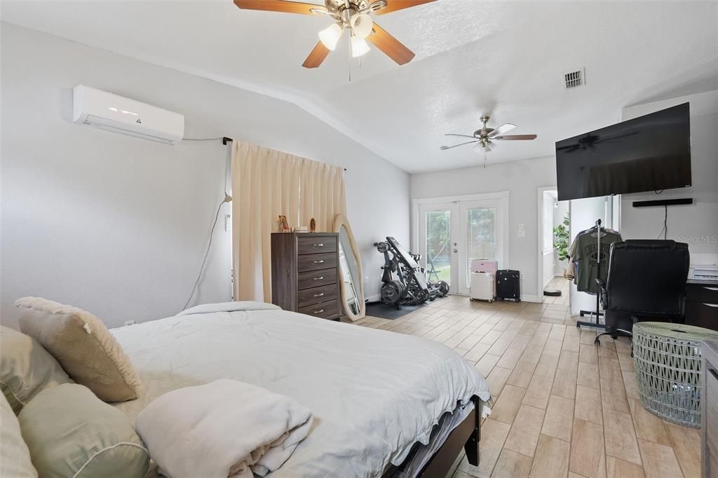 For Sale: $299,000 (3 beds, 2 baths, 1547 Square Feet)