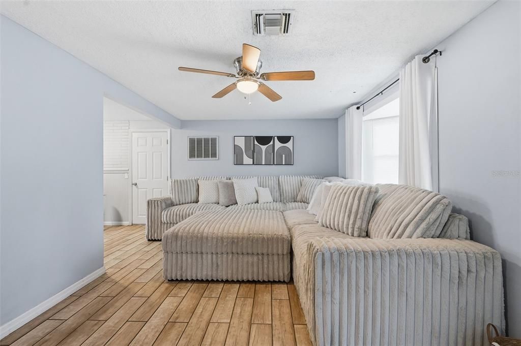 For Sale: $299,000 (3 beds, 2 baths, 1547 Square Feet)