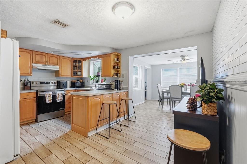 For Sale: $299,000 (3 beds, 2 baths, 1547 Square Feet)