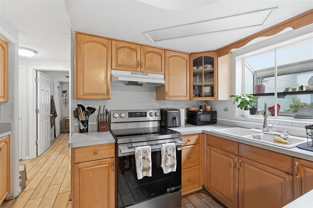 For Sale: $299,000 (3 beds, 2 baths, 1547 Square Feet)