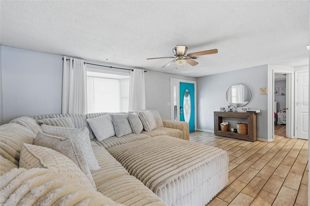 For Sale: $299,000 (3 beds, 2 baths, 1547 Square Feet)
