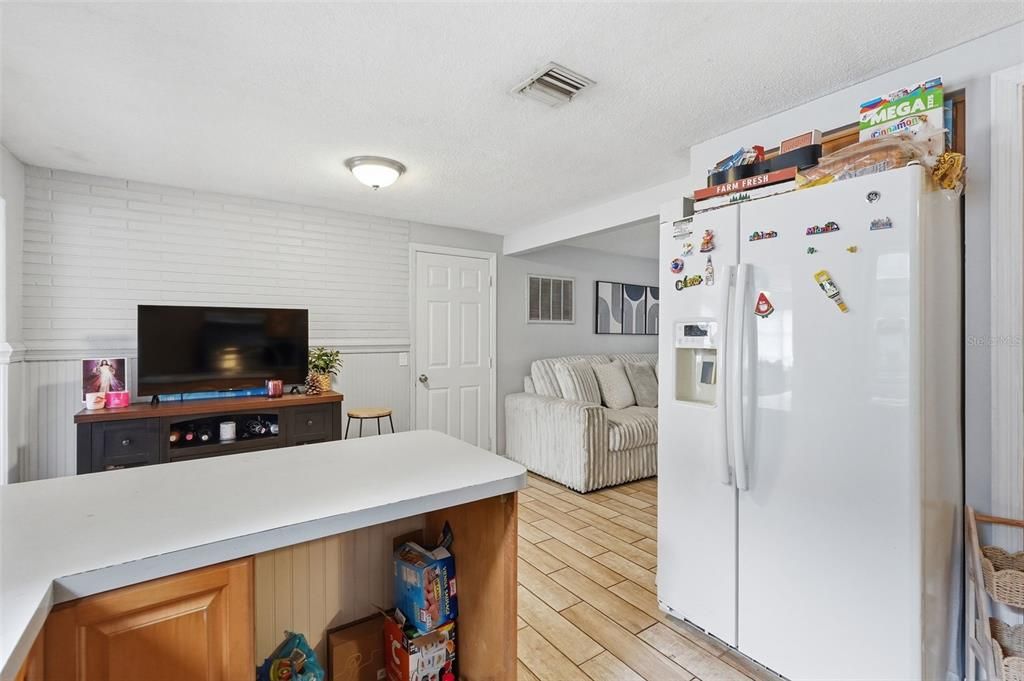 For Sale: $299,000 (3 beds, 2 baths, 1547 Square Feet)