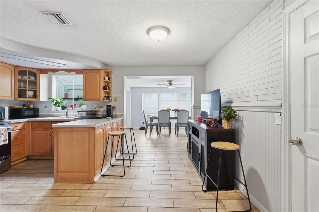 For Sale: $299,000 (3 beds, 2 baths, 1547 Square Feet)