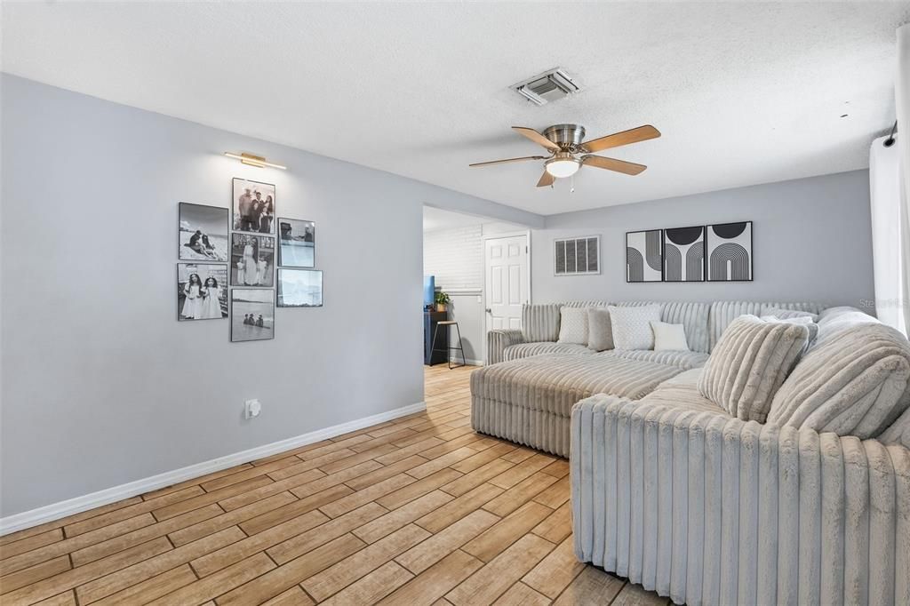 For Sale: $299,000 (3 beds, 2 baths, 1547 Square Feet)