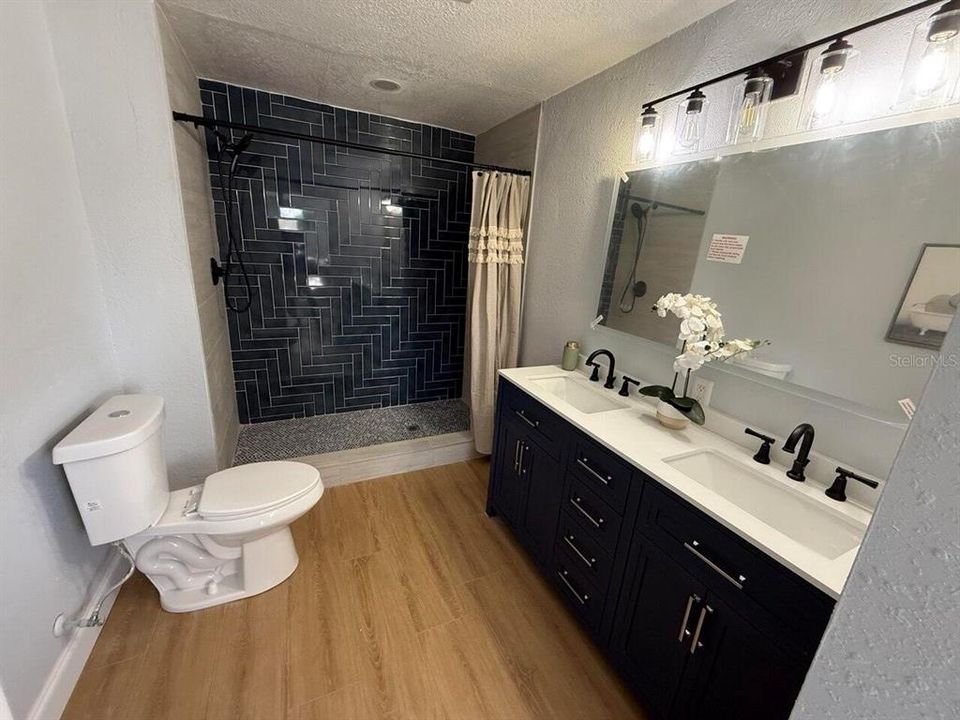 For Sale: $349,900 (3 beds, 2 baths, 1414 Square Feet)