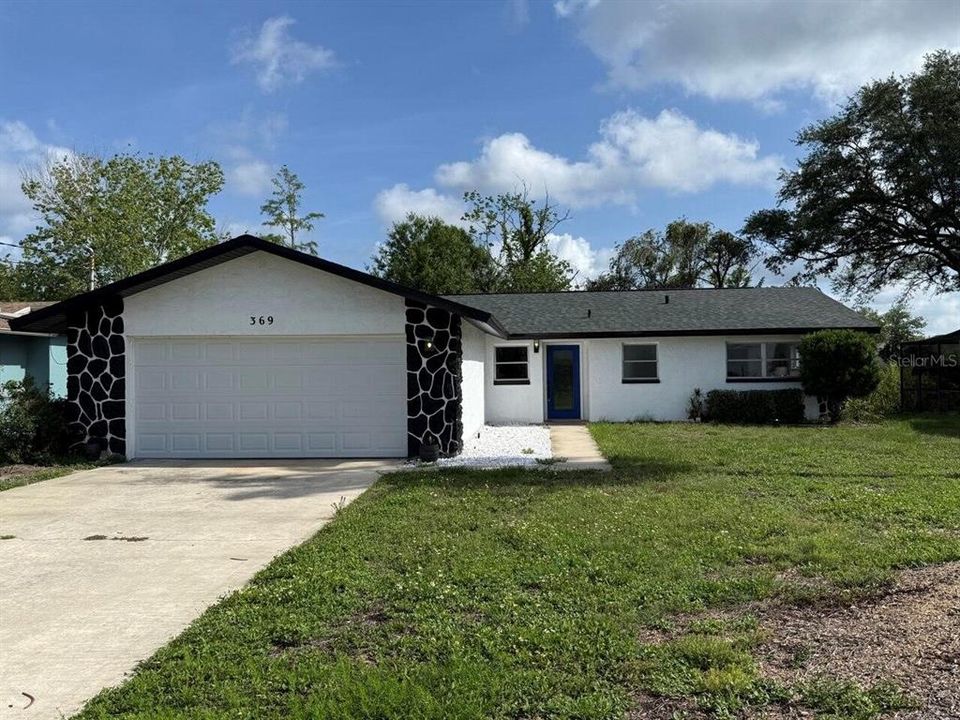 For Sale: $349,900 (3 beds, 2 baths, 1414 Square Feet)