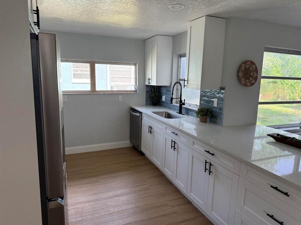 For Sale: $349,900 (3 beds, 2 baths, 1414 Square Feet)
