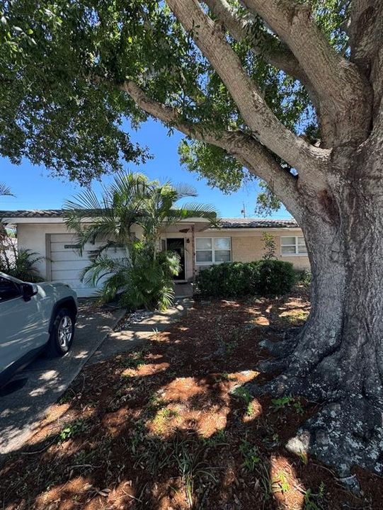 Recently Sold: $218,000 (2 beds, 1 baths, 1104 Square Feet)