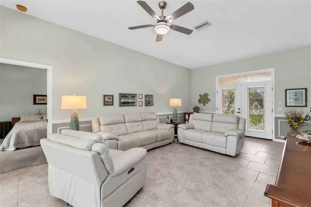 For Sale: $499,900 (3 beds, 2 baths, 1982 Square Feet)