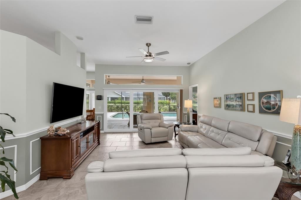 For Sale: $499,900 (3 beds, 2 baths, 1982 Square Feet)