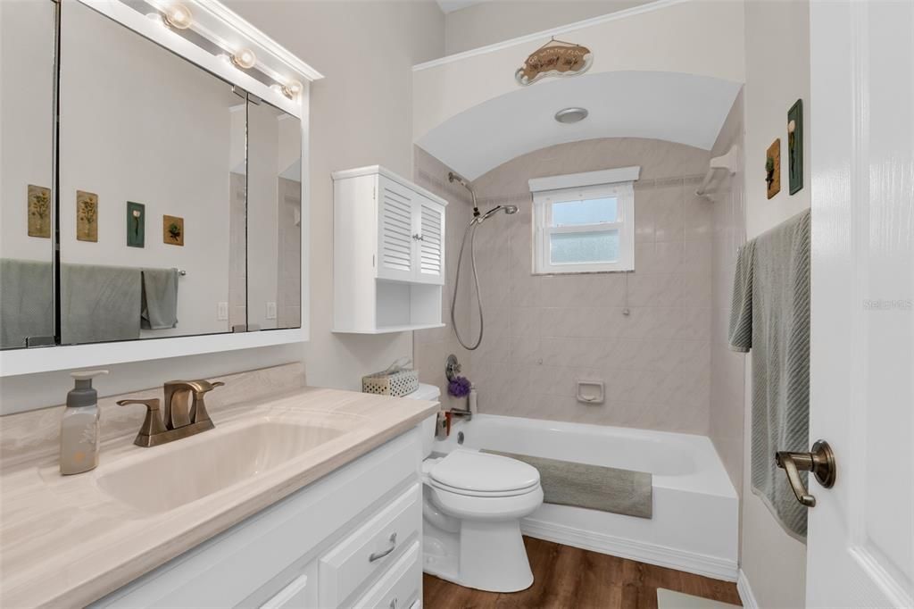 For Sale: $499,900 (3 beds, 2 baths, 1982 Square Feet)