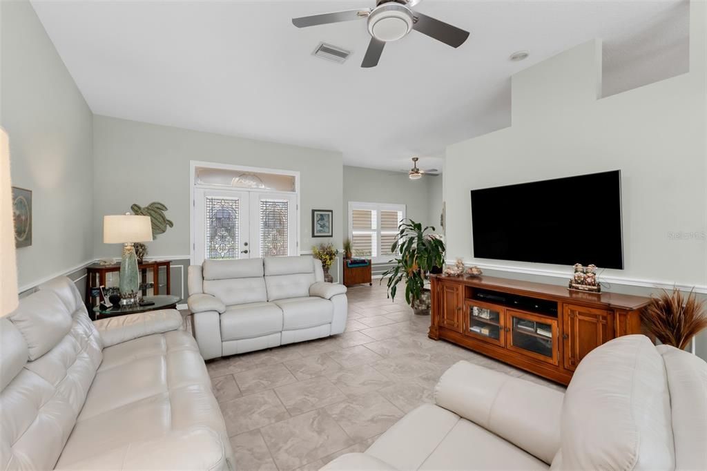 For Sale: $499,900 (3 beds, 2 baths, 1982 Square Feet)
