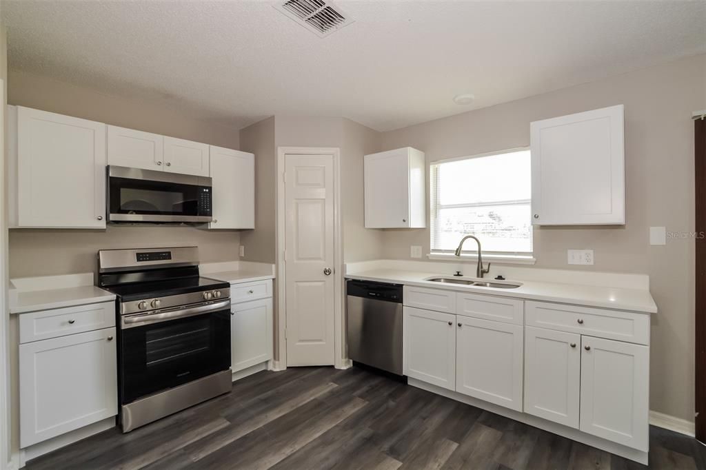 For Sale: $399,900 (4 beds, 2 baths, 2200 Square Feet)