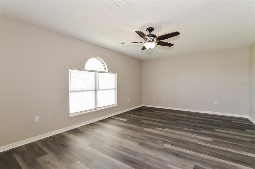 For Sale: $399,900 (4 beds, 2 baths, 2200 Square Feet)