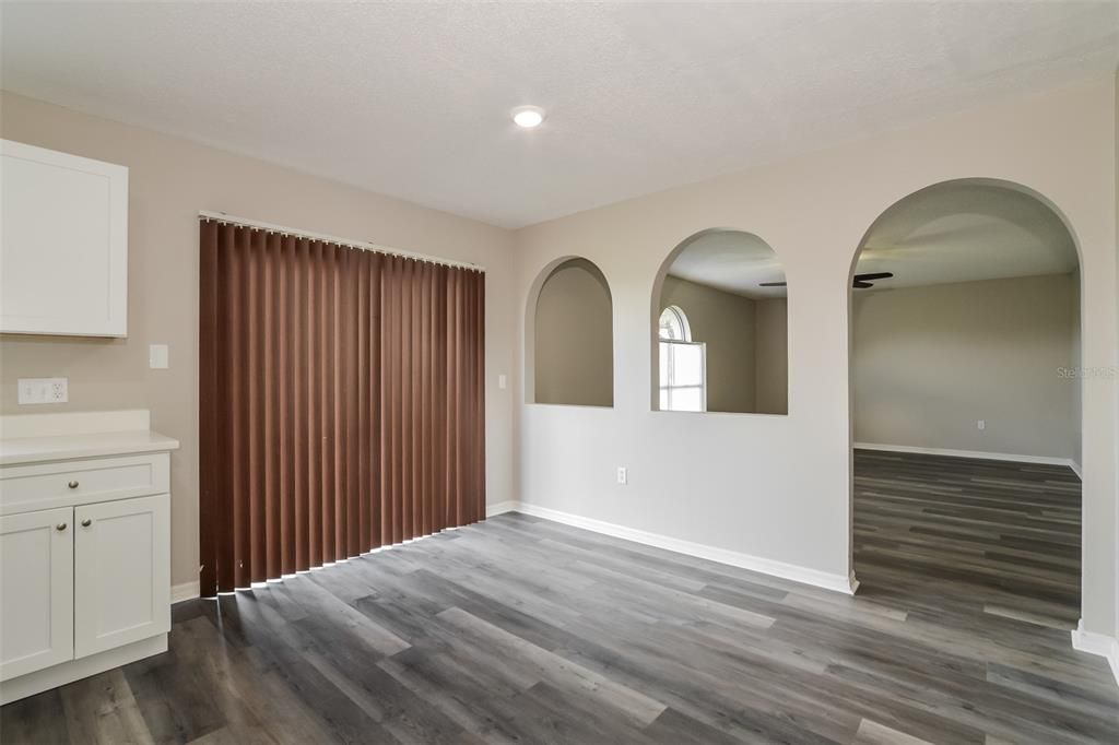 For Sale: $399,900 (4 beds, 2 baths, 2200 Square Feet)