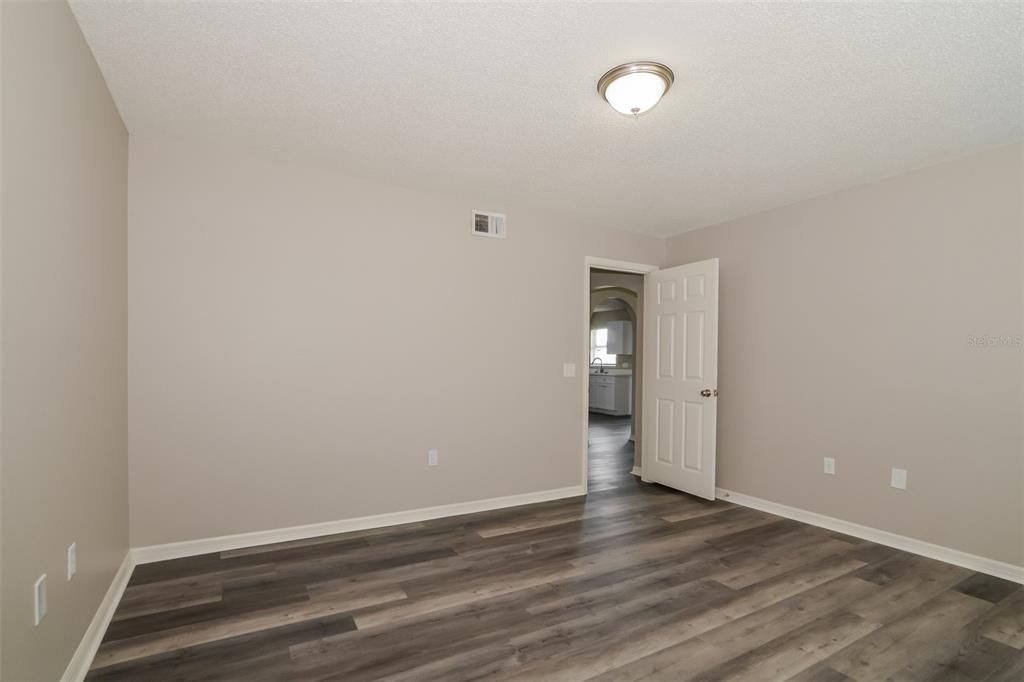 For Sale: $399,900 (4 beds, 2 baths, 2200 Square Feet)