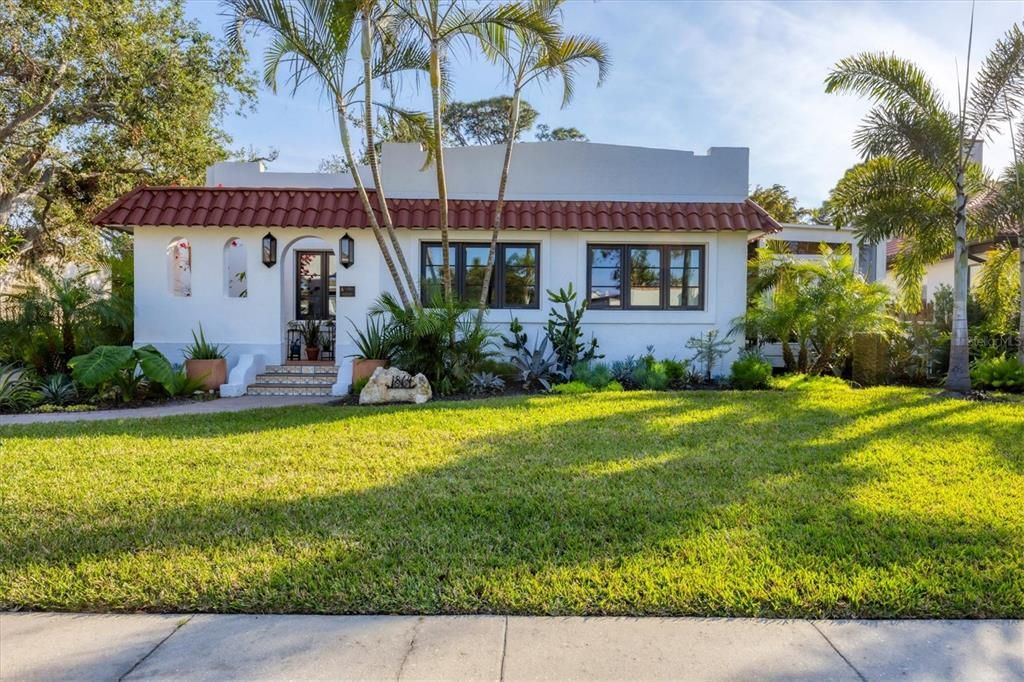 For Sale: $1,799,500 (4 beds, 3 baths, 2330 Square Feet)
