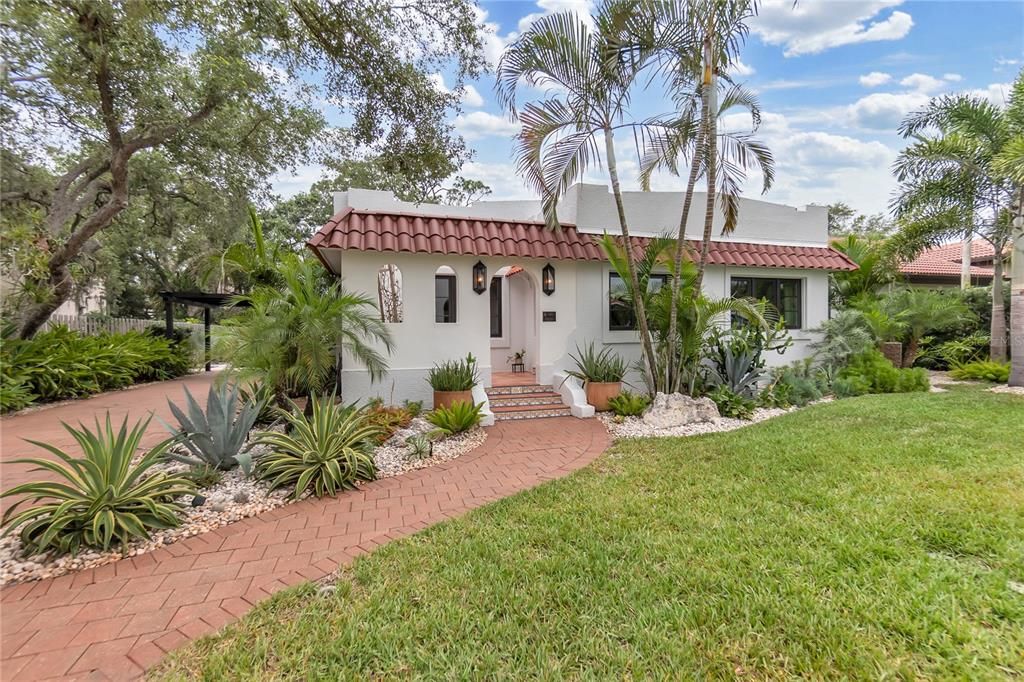 For Sale: $1,799,500 (4 beds, 3 baths, 2330 Square Feet)