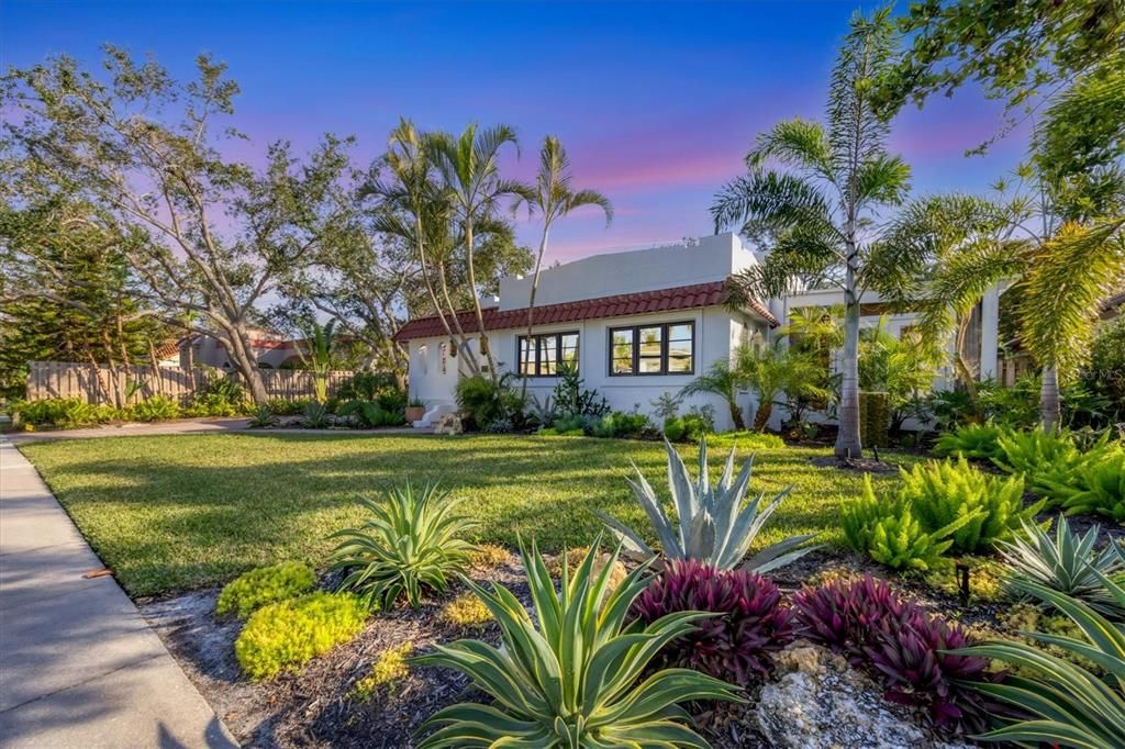 For Sale: $1,799,500 (4 beds, 3 baths, 2330 Square Feet)