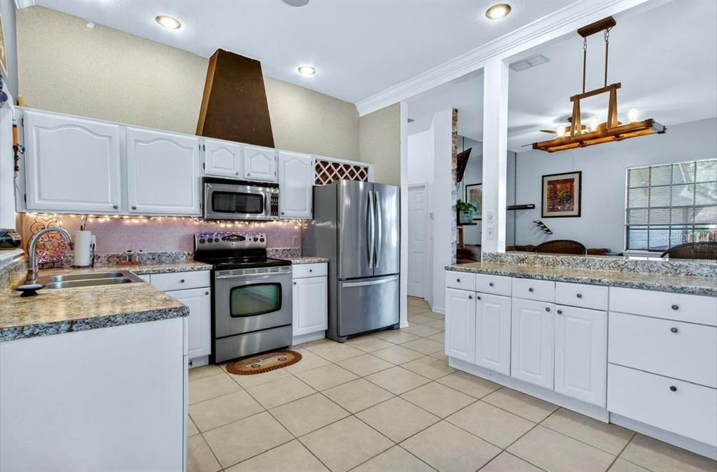 For Sale: $499,900 (4 beds, 2 baths, 2151 Square Feet)