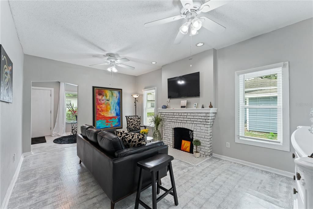 For Sale: $619,000 (3 beds, 2 baths, 1032 Square Feet)
